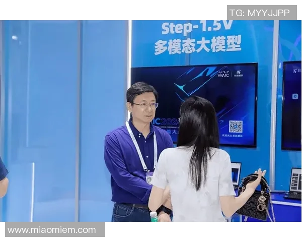 与杨娜畅谈CSGO职业生涯的起伏与挑战实时数据